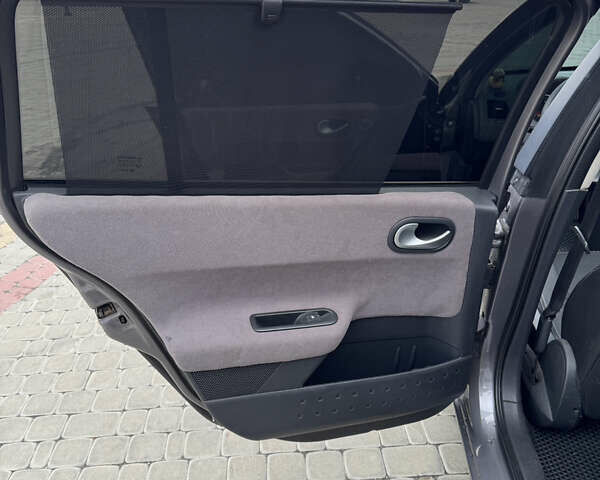 Серый Рено Меган, объемом двигателя 1.5 л и пробегом 277 тыс. км за 6000 $, фото 22 на Automoto.ua