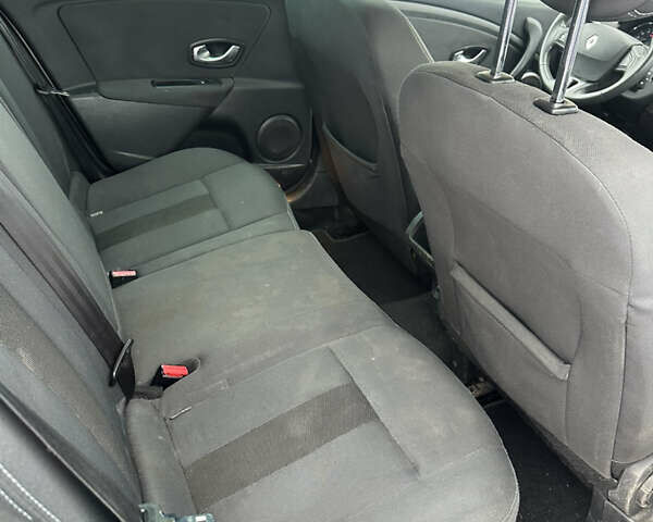 Серый Рено Меган, объемом двигателя 0 л и пробегом 237 тыс. км за 5500 $, фото 10 на Automoto.ua