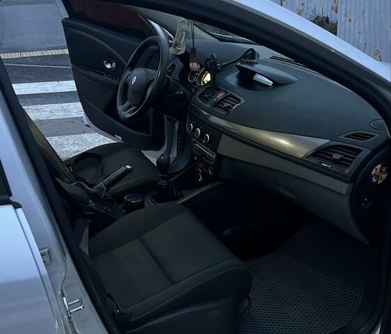 Серый Рено Меган, объемом двигателя 1.5 л и пробегом 248 тыс. км за 6500 $, фото 5 на Automoto.ua