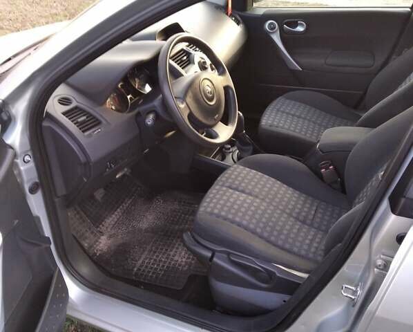 Серый Рено Меган, объемом двигателя 1.6 л и пробегом 178 тыс. км за 5900 $, фото 22 на Automoto.ua