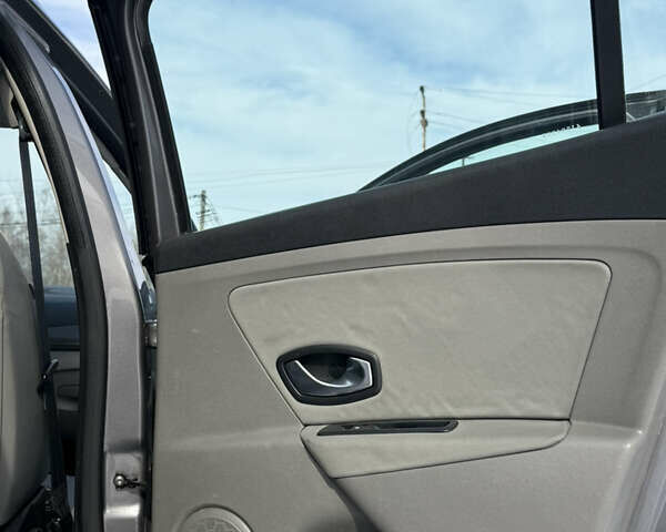 Серый Рено Меган, объемом двигателя 1.46 л и пробегом 243 тыс. км за 5399 $, фото 34 на Automoto.ua