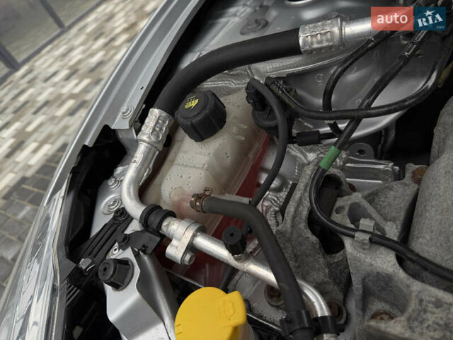 Сірий Рено Меган, об'ємом двигуна 1.6 л та пробігом 196 тис. км за 7850 $, фото 123 на Automoto.ua