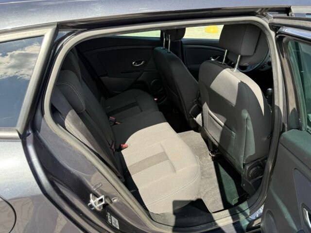 Серый Рено Меган, объемом двигателя 0 л и пробегом 143 тыс. км за 3999 $, фото 17 на Automoto.ua