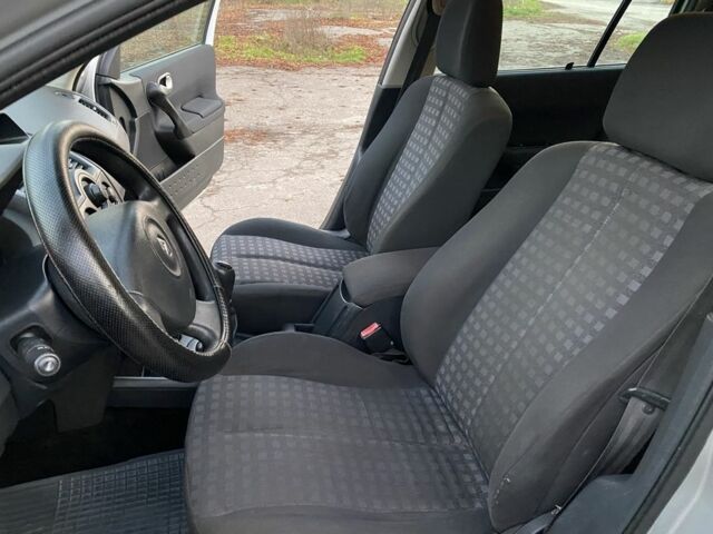 Сірий Рено Меган, об'ємом двигуна 1.6 л та пробігом 260 тис. км за 3750 $, фото 19 на Automoto.ua