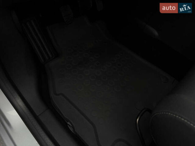 Сірий Рено Меган, об'ємом двигуна 1.6 л та пробігом 196 тис. км за 7850 $, фото 80 на Automoto.ua