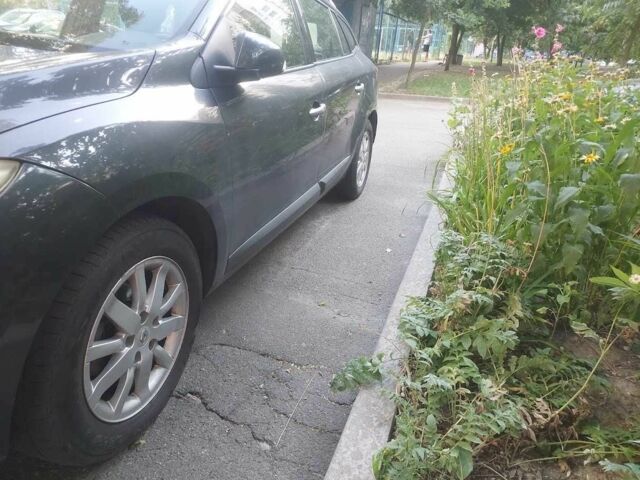 Серый Рено Меган, объемом двигателя 2 л и пробегом 243 тыс. км за 6400 $, фото 4 на Automoto.ua