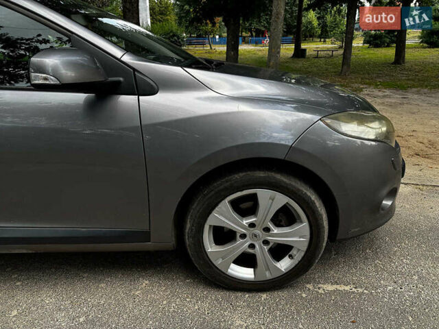 Рено Меган 2009 в Киеве на Automoto.ua Серый Рено Меган, объемом двигателя 1.4 л и пробегом 267 тыс. км за 5990 $, фото 1 на Automoto.ua