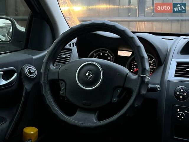 Серый Рено Меган, объемом двигателя 1.6 л и пробегом 263 тыс. км за 5590 $, фото 13 на Automoto.ua