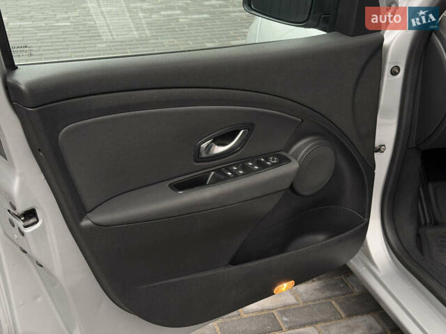 Сірий Рено Меган, об'ємом двигуна 1.6 л та пробігом 196 тис. км за 7850 $, фото 77 на Automoto.ua