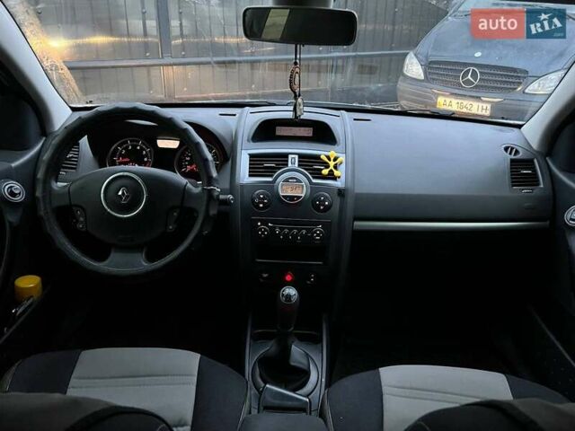 Серый Рено Меган, объемом двигателя 1.6 л и пробегом 263 тыс. км за 5590 $, фото 12 на Automoto.ua