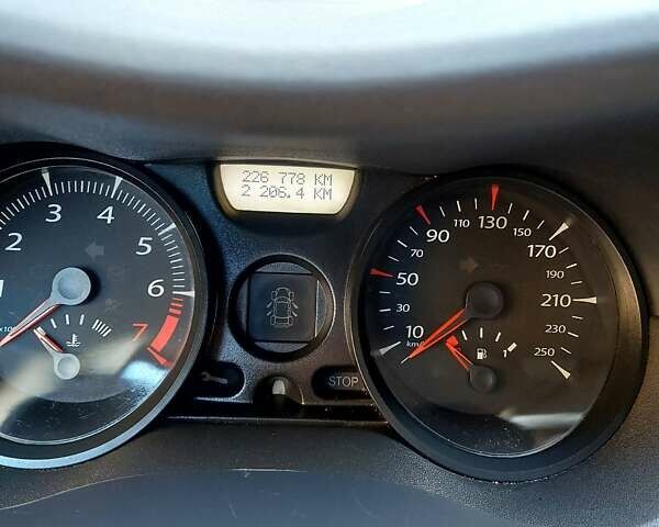 Сірий Рено Меган, об'ємом двигуна 0 л та пробігом 226 тис. км за 5900 $, фото 24 на Automoto.ua