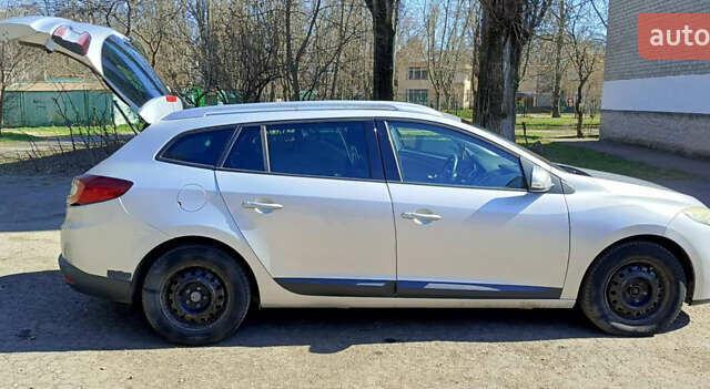Рено Меган 2009 в Одессе на Automoto.ua Серый Рено Меган, объемом двигателя 1.46 л и пробегом 227 тыс. км за 6600 $, фото 11 на Automoto.ua