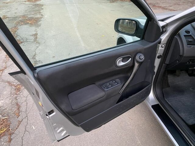 Сірий Рено Меган, об'ємом двигуна 1.6 л та пробігом 260 тис. км за 3750 $, фото 21 на Automoto.ua