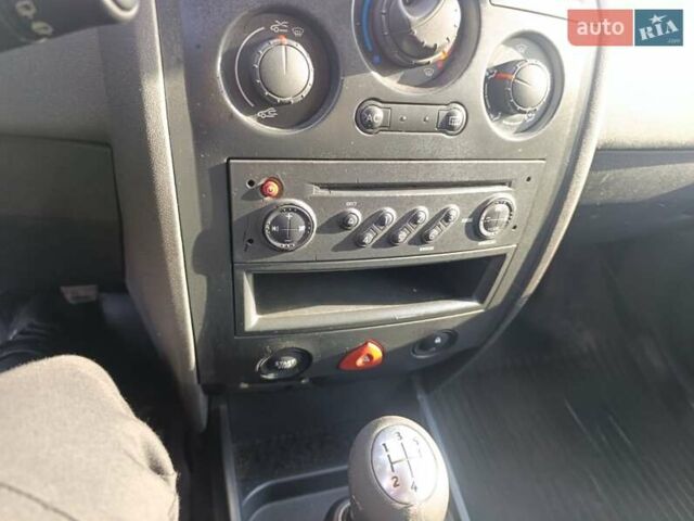 Серый Рено Меган, объемом двигателя 1.6 л и пробегом 190 тыс. км за 5800 $, фото 140 на Automoto.ua