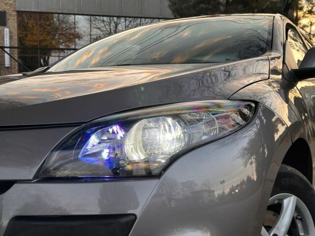 Серый Рено Меган, объемом двигателя 1.5 л и пробегом 275 тыс. км за 5350 $, фото 1 на Automoto.ua