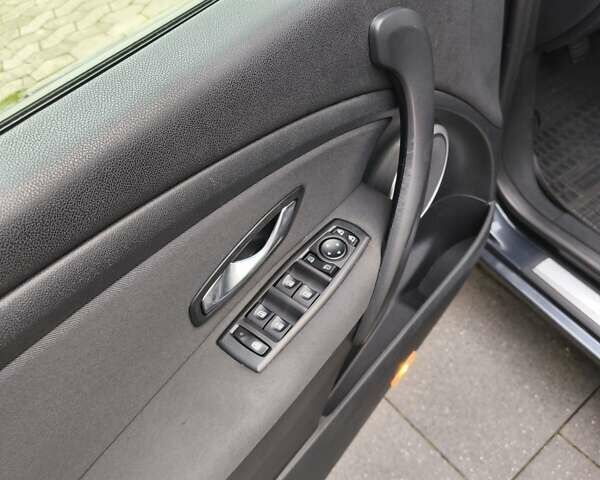 Серый Рено Меган, объемом двигателя 1.4 л и пробегом 215 тыс. км за 5700 $, фото 12 на Automoto.ua