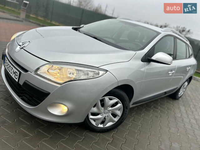Сірий Рено Меган, об'ємом двигуна 1.6 л та пробігом 172 тис. км за 7450 $, фото 2 на Automoto.ua