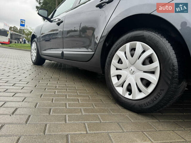 Серый Рено Меган, объемом двигателя 1.6 л и пробегом 231 тыс. км за 7800 $, фото 60 на Automoto.ua
