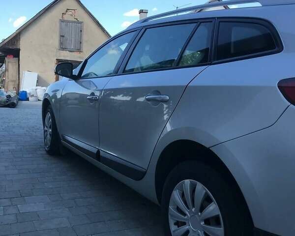 Серый Рено Меган, объемом двигателя 1.5 л и пробегом 238 тыс. км за 7000 $, фото 4 на Automoto.ua