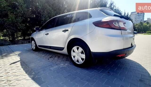 Серый Рено Меган, объемом двигателя 1.5 л и пробегом 350 тыс. км за 6500 $, фото 5 на Automoto.ua