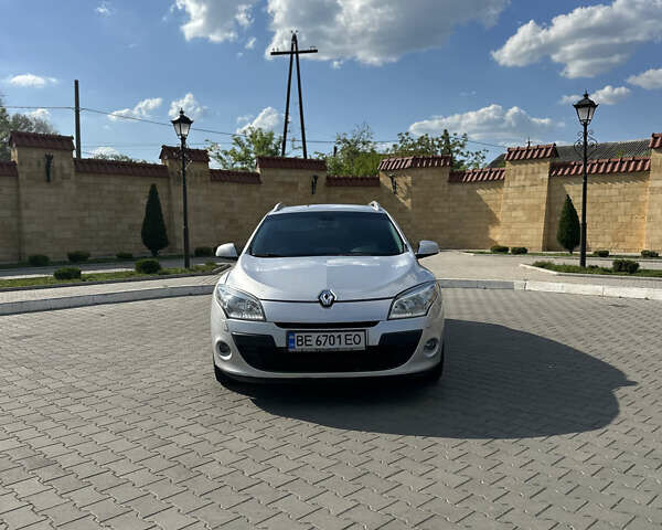 Серый Рено Меган, объемом двигателя 1.46 л и пробегом 170 тыс. км за 6800 $, фото 1 на Automoto.ua