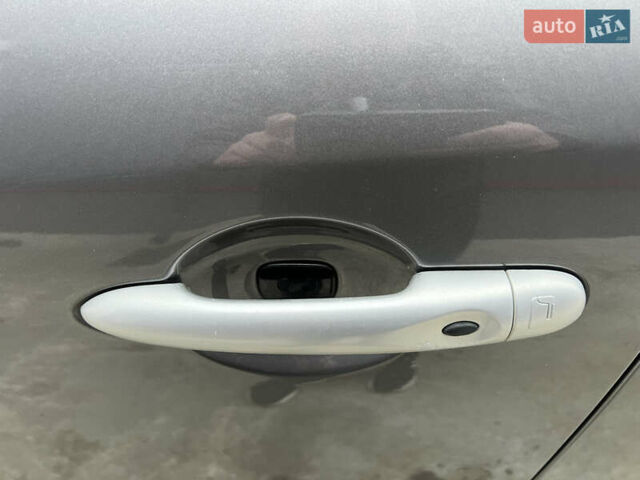 Серый Рено Меган, объемом двигателя 1.6 л и пробегом 182 тыс. км за 7800 $, фото 37 на Automoto.ua