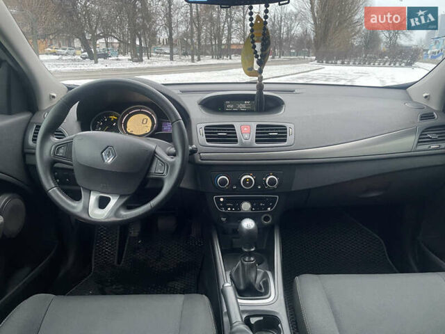 Серый Рено Меган, объемом двигателя 1.46 л и пробегом 287 тыс. км за 7100 $, фото 4 на Automoto.ua