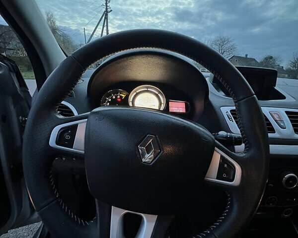 Серый Рено Меган, объемом двигателя 1.6 л и пробегом 215 тыс. км за 7600 $, фото 13 на Automoto.ua