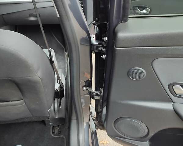 Серый Рено Меган, объемом двигателя 1.4 л и пробегом 250 тыс. км за 7500 $, фото 194 на Automoto.ua