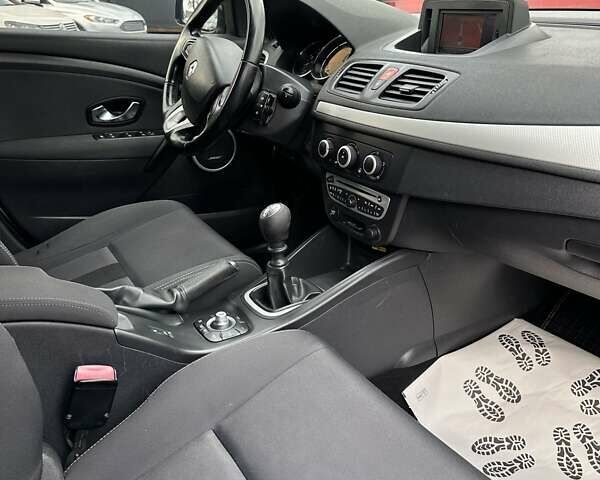 Сірий Рено Меган, об'ємом двигуна 1.5 л та пробігом 243 тис. км за 7300 $, фото 10 на Automoto.ua