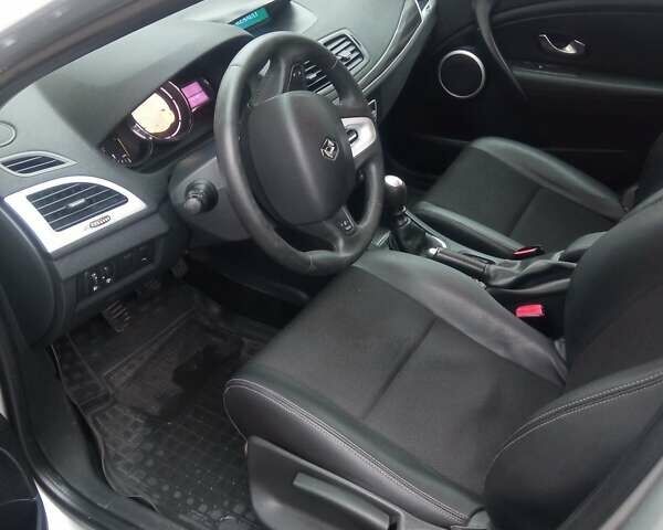 Серый Рено Меган, объемом двигателя 1.5 л и пробегом 260 тыс. км за 6600 $, фото 5 на Automoto.ua