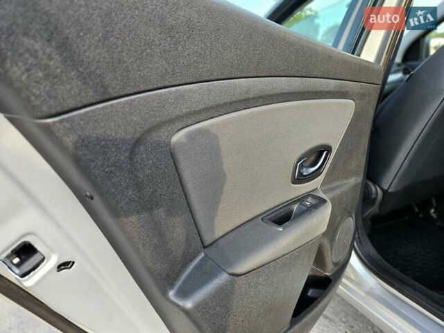 Серый Рено Меган, объемом двигателя 1.6 л и пробегом 195 тыс. км за 7850 $, фото 65 на Automoto.ua