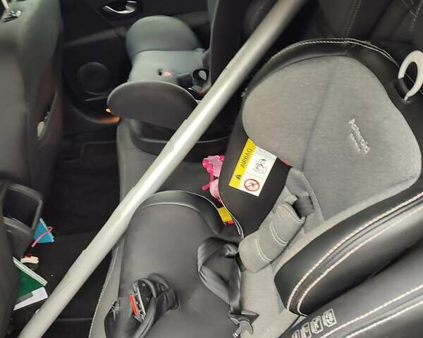 Серый Рено Меган, объемом двигателя 1.4 л и пробегом 250 тыс. км за 7500 $, фото 136 на Automoto.ua