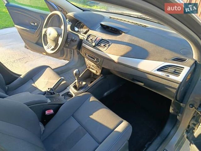 Сірий Рено Меган, об'ємом двигуна 1.5 л та пробігом 180 тис. км за 7300 $, фото 1 на Automoto.ua