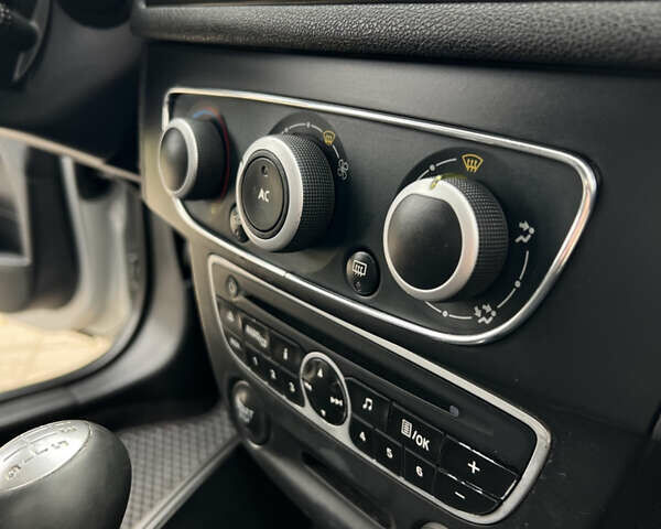 Серый Рено Меган, объемом двигателя 1.5 л и пробегом 265 тыс. км за 5499 $, фото 16 на Automoto.ua