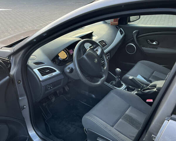 Сірий Рено Меган, об'ємом двигуна 1.5 л та пробігом 227 тис. км за 6650 $, фото 10 на Automoto.ua