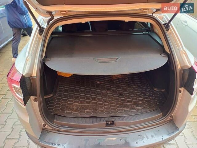 Серый Рено Меган, объемом двигателя 1.6 л и пробегом 200 тыс. км за 5600 $, фото 3 на Automoto.ua