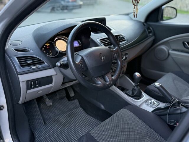 Серый Рено Меган, объемом двигателя 1.5 л и пробегом 310 тыс. км за 6500 $, фото 4 на Automoto.ua