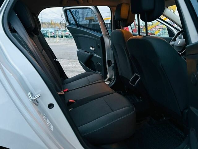 Сірий Рено Меган, об'ємом двигуна 1.5 л та пробігом 345 тис. км за 5999 $, фото 17 на Automoto.ua