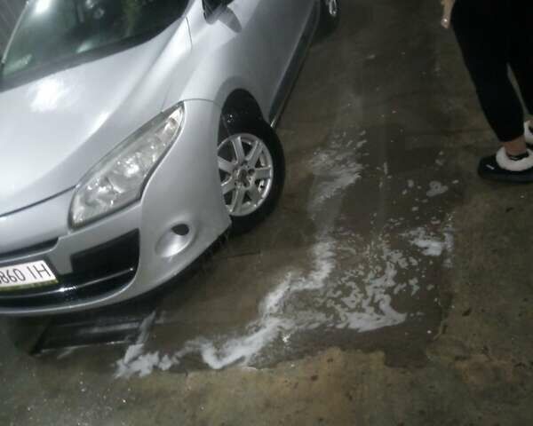 Серый Рено Меган, объемом двигателя 1.5 л и пробегом 260 тыс. км за 6000 $, фото 2 на Automoto.ua