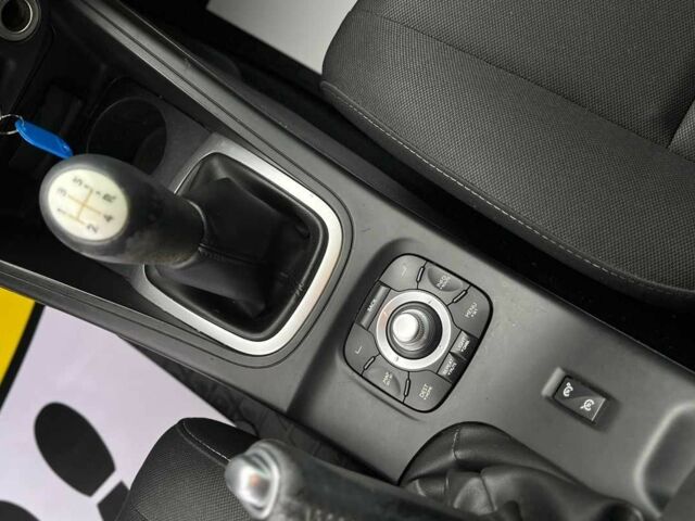 Серый Рено Меган, объемом двигателя 0 л и пробегом 260 тыс. км за 7200 $, фото 21 на Automoto.ua