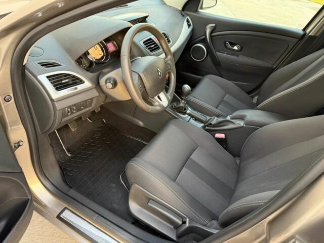 Серый Рено Меган, объемом двигателя 1.4 л и пробегом 193 тыс. км за 6700 $, фото 6 на Automoto.ua