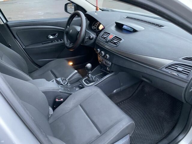 Серый Рено Меган, объемом двигателя 1.5 л и пробегом 306 тыс. км за 6300 $, фото 18 на Automoto.ua