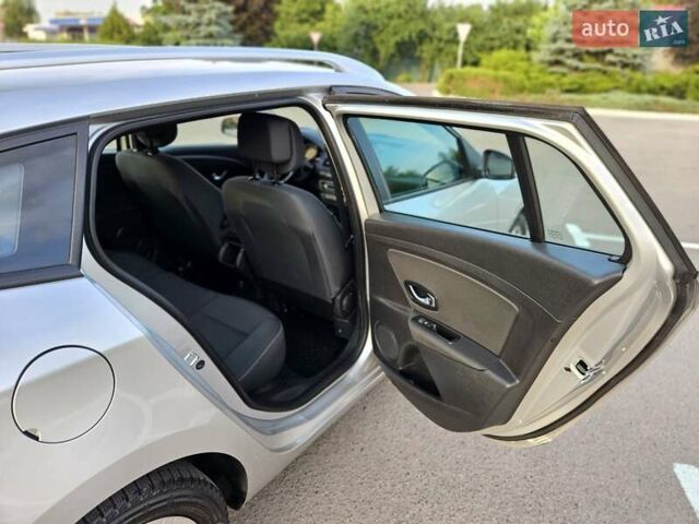 Серый Рено Меган, объемом двигателя 1.6 л и пробегом 195 тыс. км за 7850 $, фото 57 на Automoto.ua