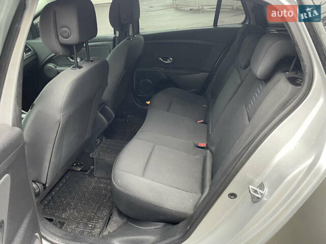 Рено Меган 2010 в Василькове на Automoto.ua Серый Рено Меган, объемом двигателя 1.46 л и пробегом 322 тыс. км за 6000 $, фото 17 на Automoto.ua