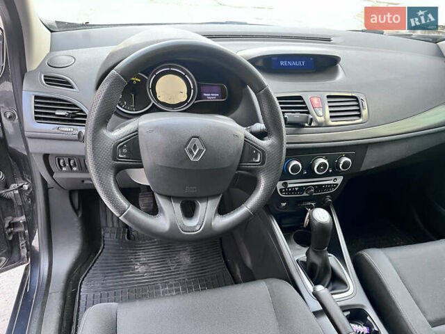 Серый Рено Меган, объемом двигателя 1.46 л и пробегом 325 тыс. км за 6400 $, фото 22 на Automoto.ua