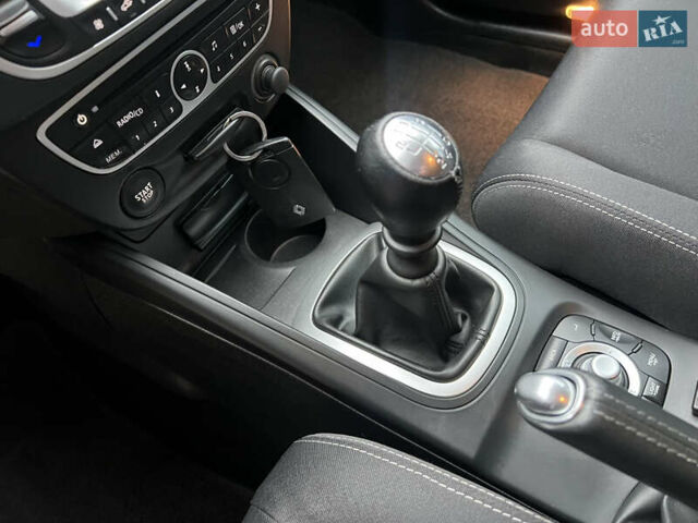 Серый Рено Меган, объемом двигателя 1.6 л и пробегом 182 тыс. км за 7800 $, фото 59 на Automoto.ua