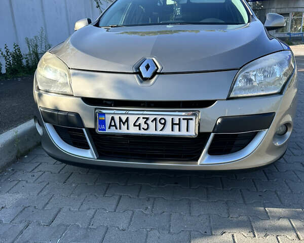 Сірий Рено Меган, об'ємом двигуна 1.46 л та пробігом 250 тис. км за 6800 $, фото 2 на Automoto.ua