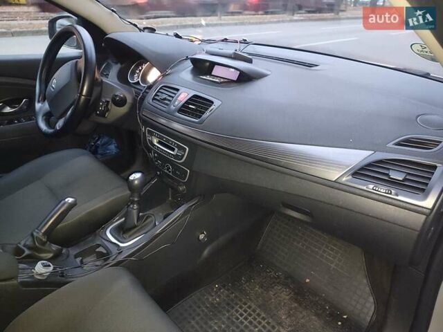 Рено Меган 2010 у Дніпро (Дніпропетровську) на Automoto.ua Сірий Рено Меган, об'ємом двигуна 1.6 л та пробігом 210 тис. км за 7000 $, фото 8 на Automoto.ua