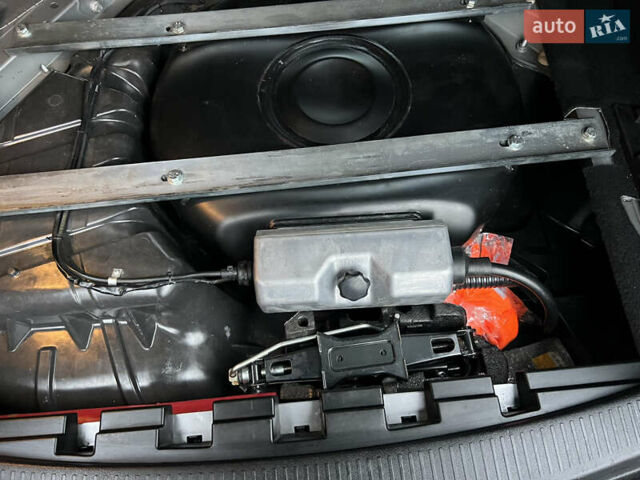 Серый Рено Меган, объемом двигателя 1.6 л и пробегом 182 тыс. км за 7800 $, фото 85 на Automoto.ua